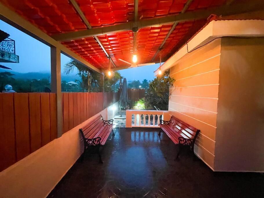 Corner House, Lonavla By Meheru-4 Bhk Villa With Pool エクステリア 写真