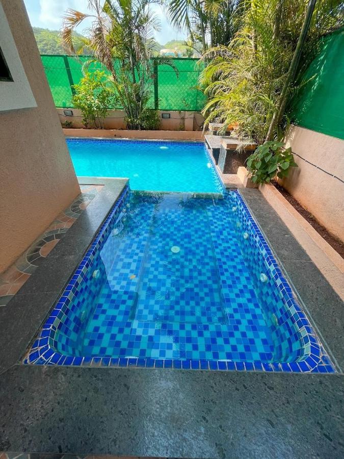 Corner House, Lonavla By Meheru-4 Bhk Villa With Pool エクステリア 写真
