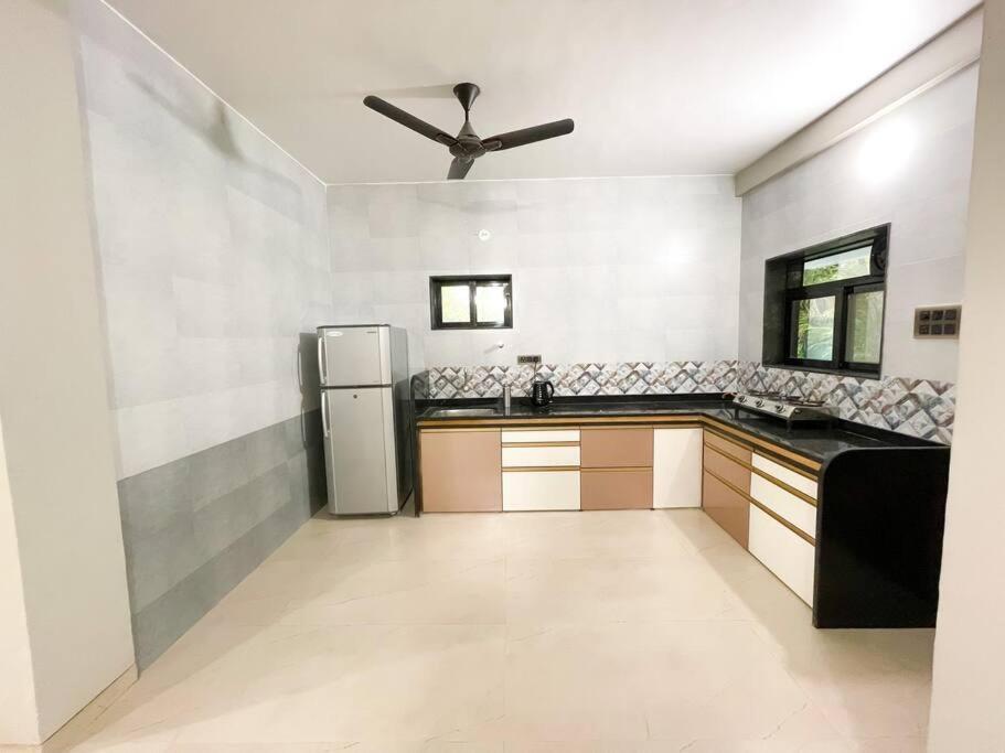 Corner House, Lonavla By Meheru-4 Bhk Villa With Pool エクステリア 写真