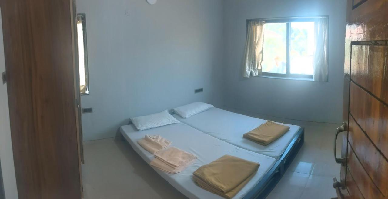 Corner House, Lonavla By Meheru-4 Bhk Villa With Pool エクステリア 写真