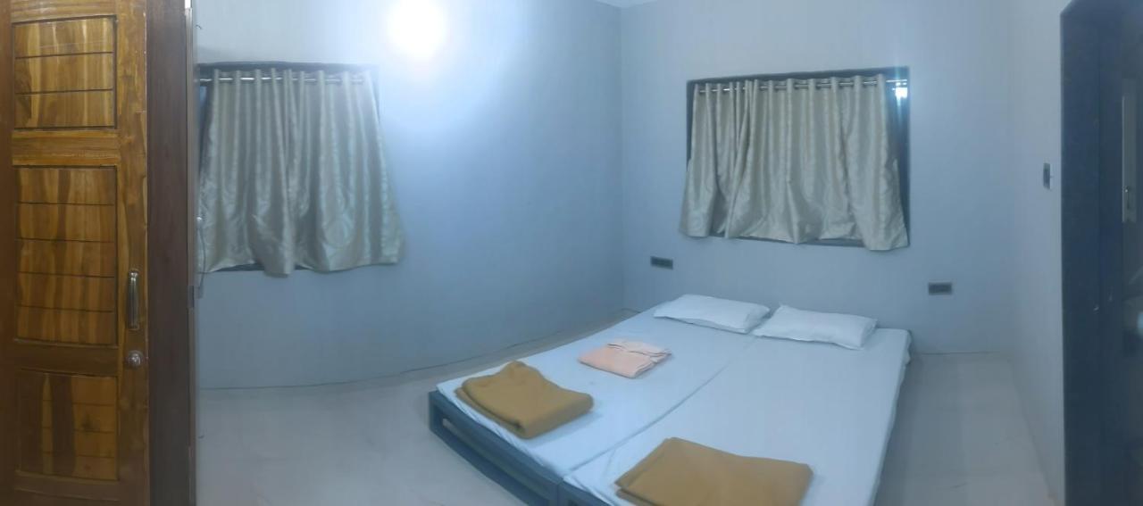 Corner House, Lonavla By Meheru-4 Bhk Villa With Pool エクステリア 写真